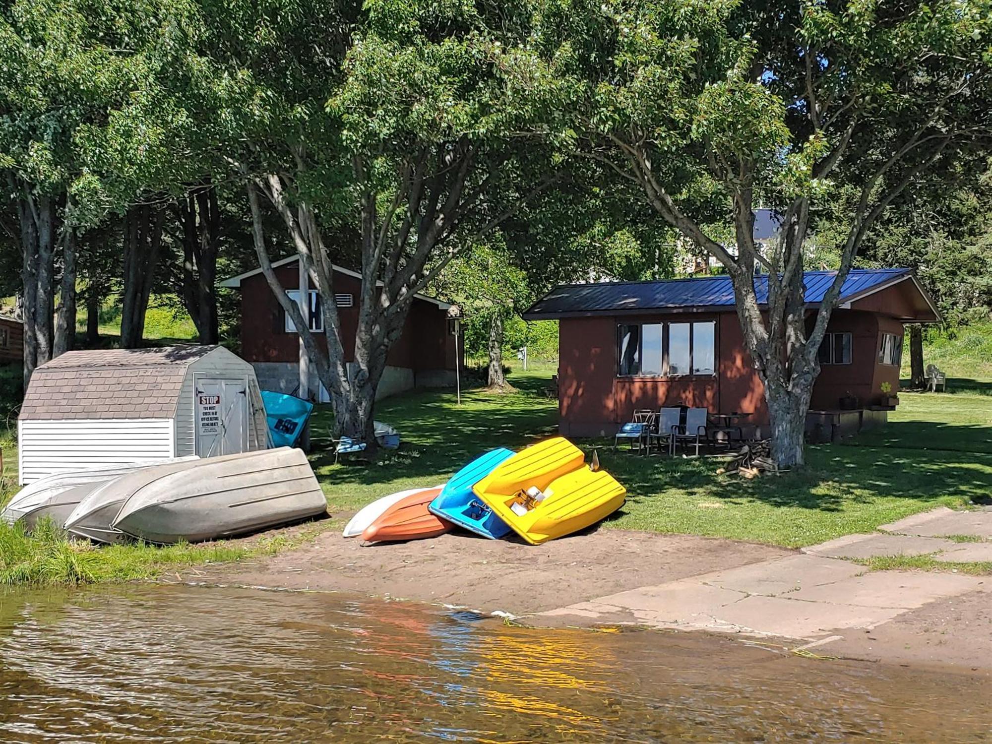 Lakeshore Motel Ice Lake Iron River Εξωτερικό φωτογραφία